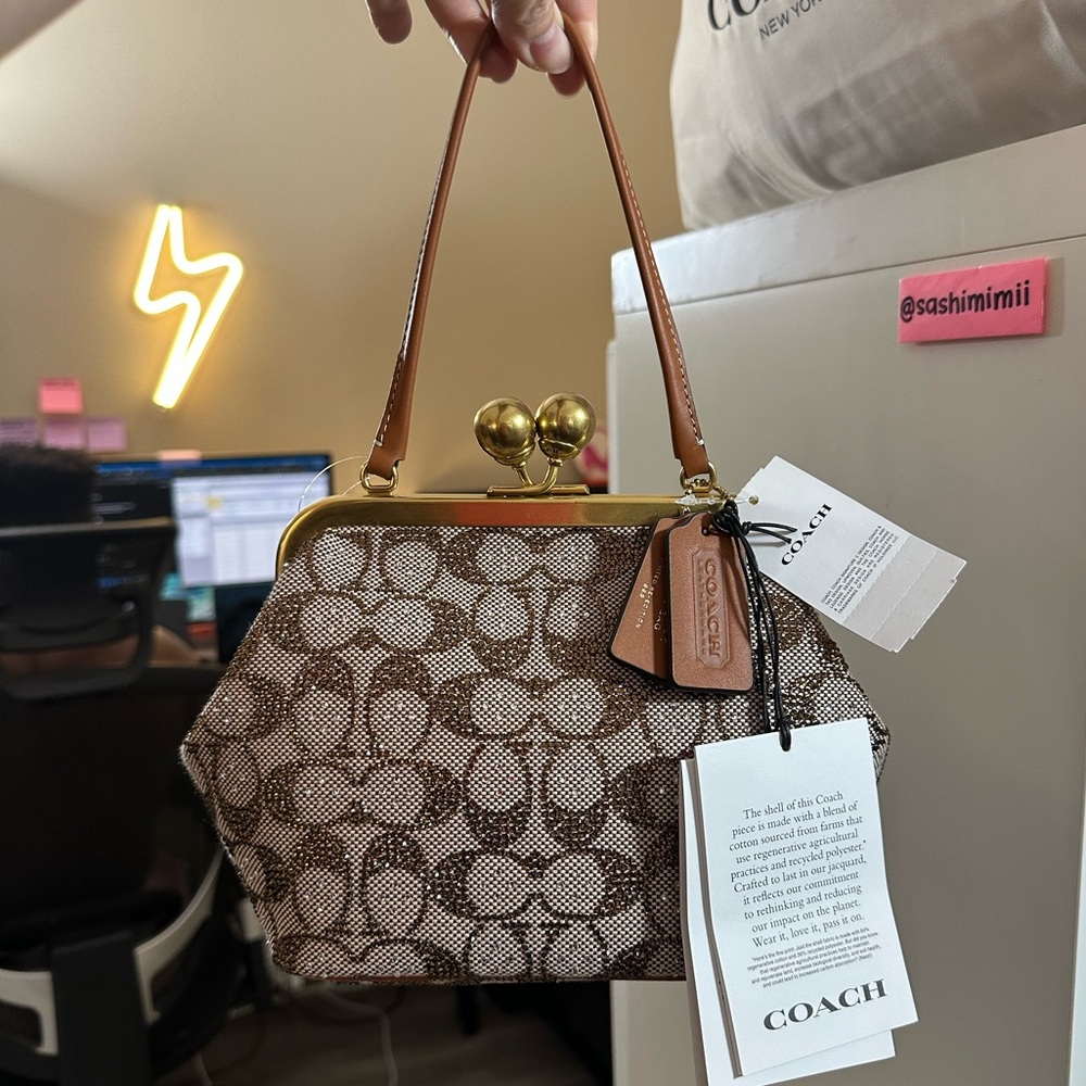 NWT Coach Kisslock Frame Bag 16 In Crystal Signature Jacquard